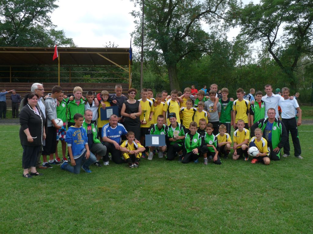 Tournoi international jeune de football, à Kostmo